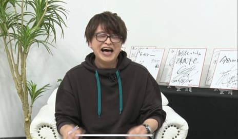 【月刊 光おにいさんと一緒♪・番組レポート】
緑川光にハマれ！若手声優がアシスタント権争奪プレゼン合戦
緑川の“中二病”も明らかに⁉
『高級利き牛乳チャレンジ』で
目隠しアイマスクを着用した緑川に「神回」の声