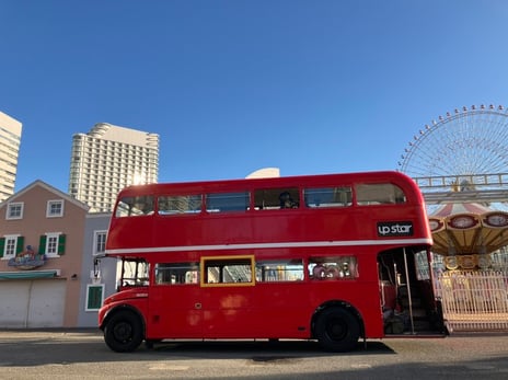 2026年1月4日放送予定の日本テレビ系特別番組『ウルトラマンDASH』の人気企画「サッカースゴ技チャレンジ」で、当社のクラシックロンドンバスが採用されました。