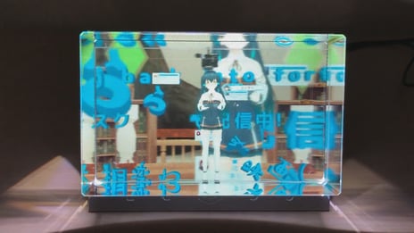 VRライブ・コミュニケーションサービス「バーチャルキャスト」
「The Looking Glass」の表示に対応
裸眼での立体視表示で新たな視聴・放送体験を提供