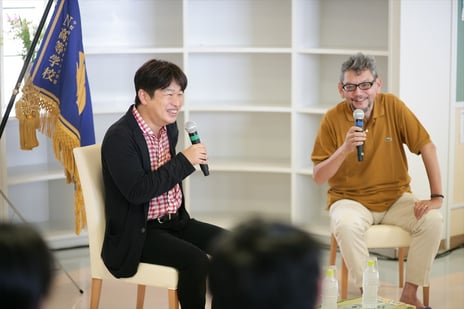 庵野秀明氏＆川上量生のN高特別授業開催レポート
「好きなことを仕事にするために高校時代にやっておくべき10のこと」
～ 10月5日、N高沖縄プレミアムスクーリングにて実施 ～