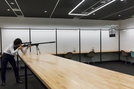 驚きの射撃距離200m！
新感覚サバゲー体験が味わえる次世代トイガン「赤外線銃」発売