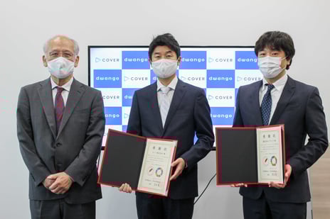 ドワンゴ × カバー
ホロライブによるポケモン大会「ホロポケカップ」でコロナ募金
～「赤い羽根 新型コロナ感染下の福祉活動応援全国キャンペーン」に
総額100万円を寄付、感謝状贈呈式が開催～